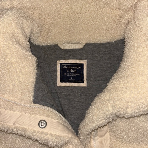 Abercrombie & Fitch Ivory Fuzzy Puffer Jacket - Picture 3 of 5